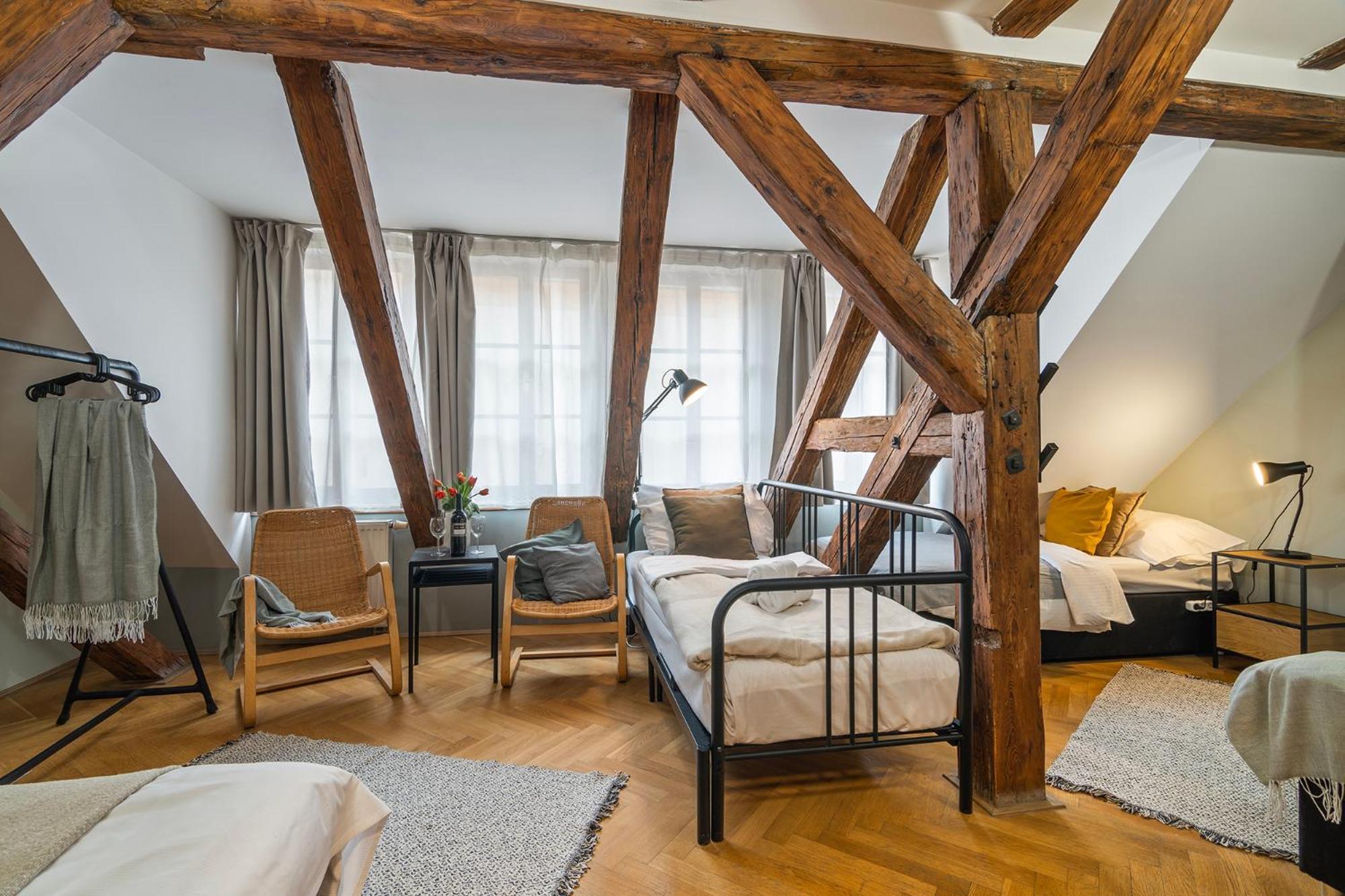 Charles Bridge Historical Apts By Michal&Friends Прага Екстериор снимка