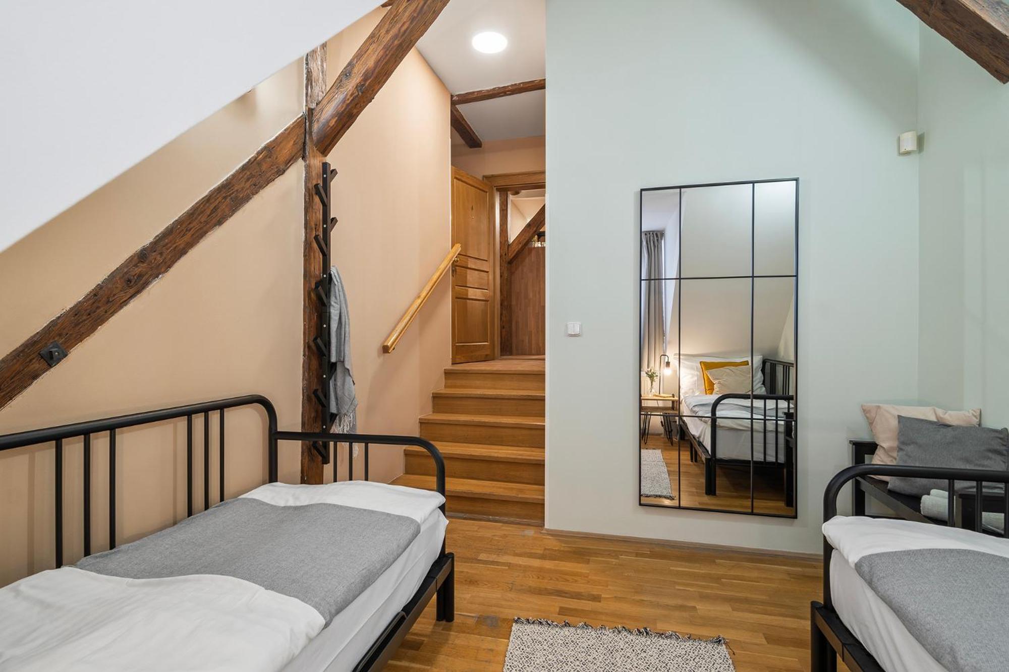 Charles Bridge Historical Apts By Michal&Friends Прага Екстериор снимка