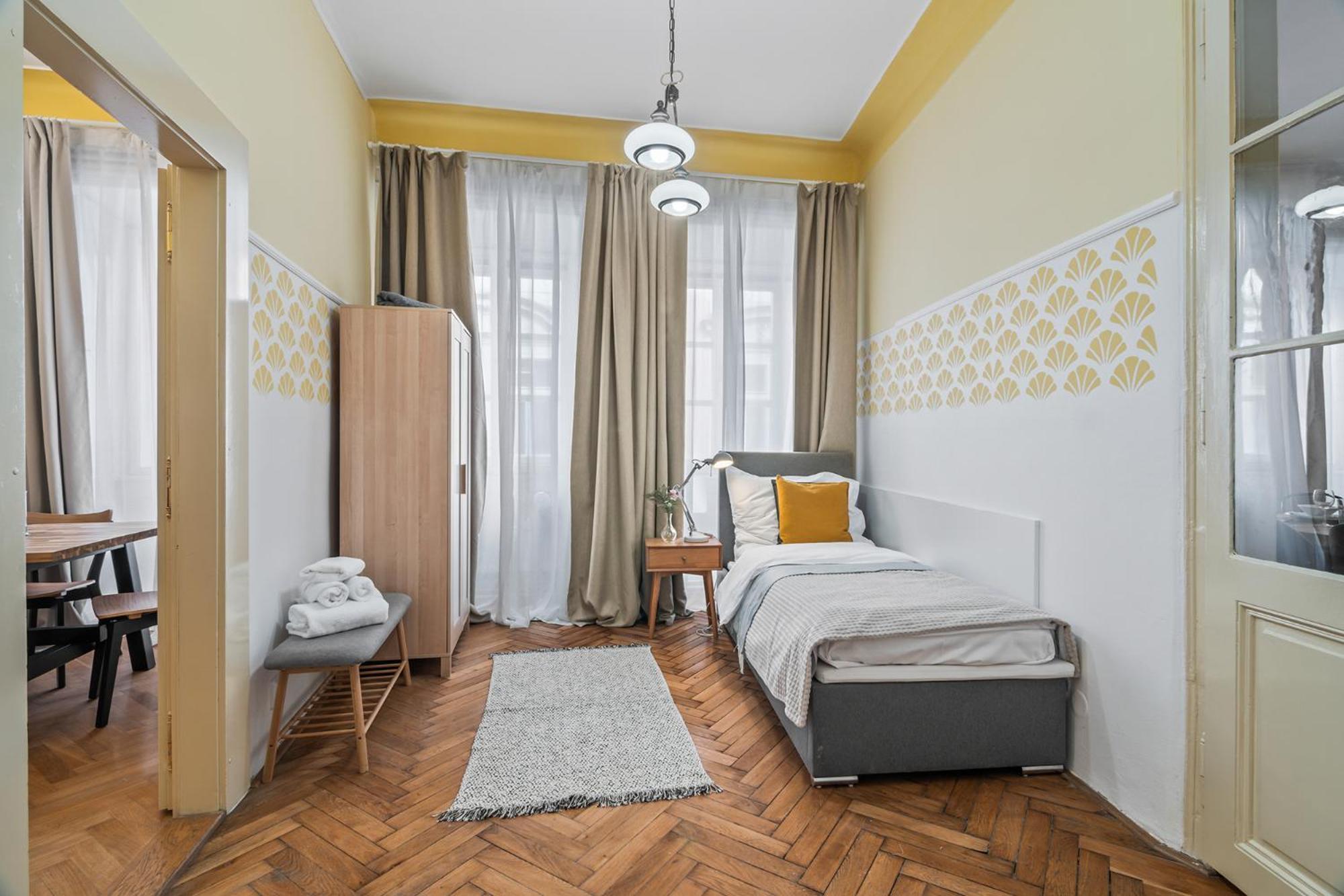 Charles Bridge Historical Apts By Michal&Friends Прага Екстериор снимка