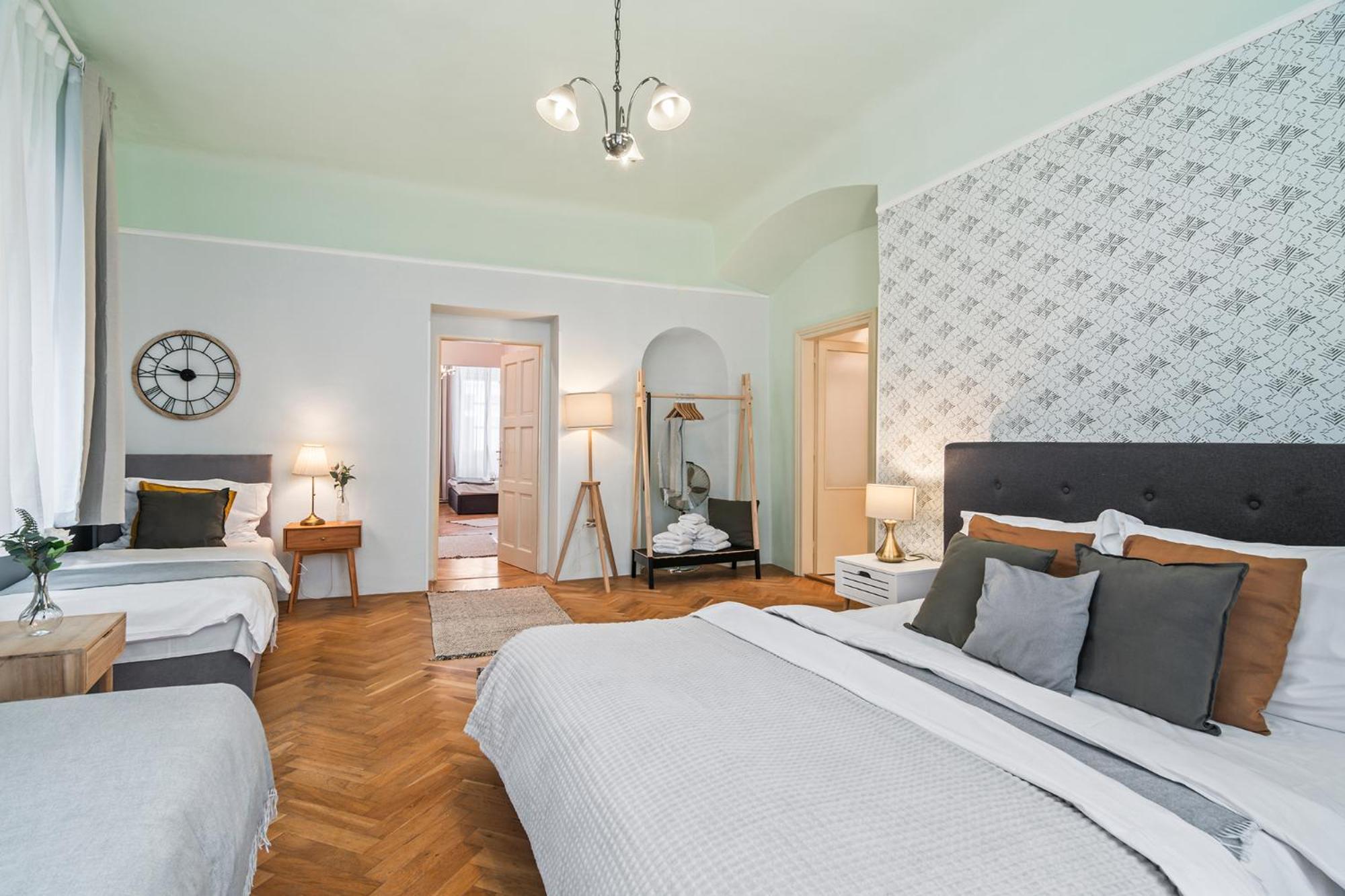 Charles Bridge Historical Apts By Michal&Friends Прага Екстериор снимка