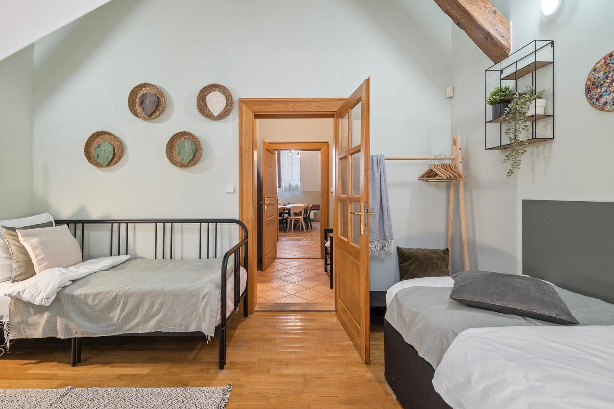 Charles Bridge Historical Apts By Michal&Friends Прага Екстериор снимка