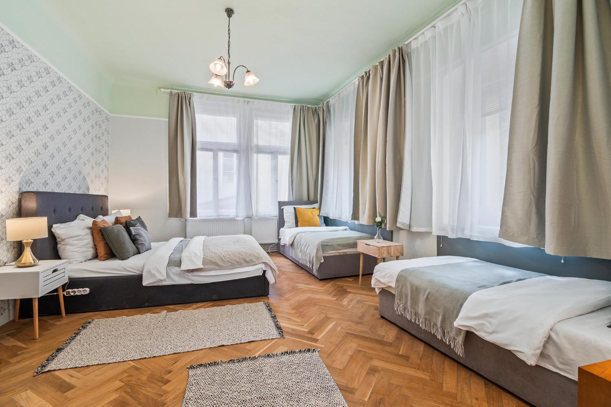 Charles Bridge Historical Apts By Michal&Friends Прага Екстериор снимка