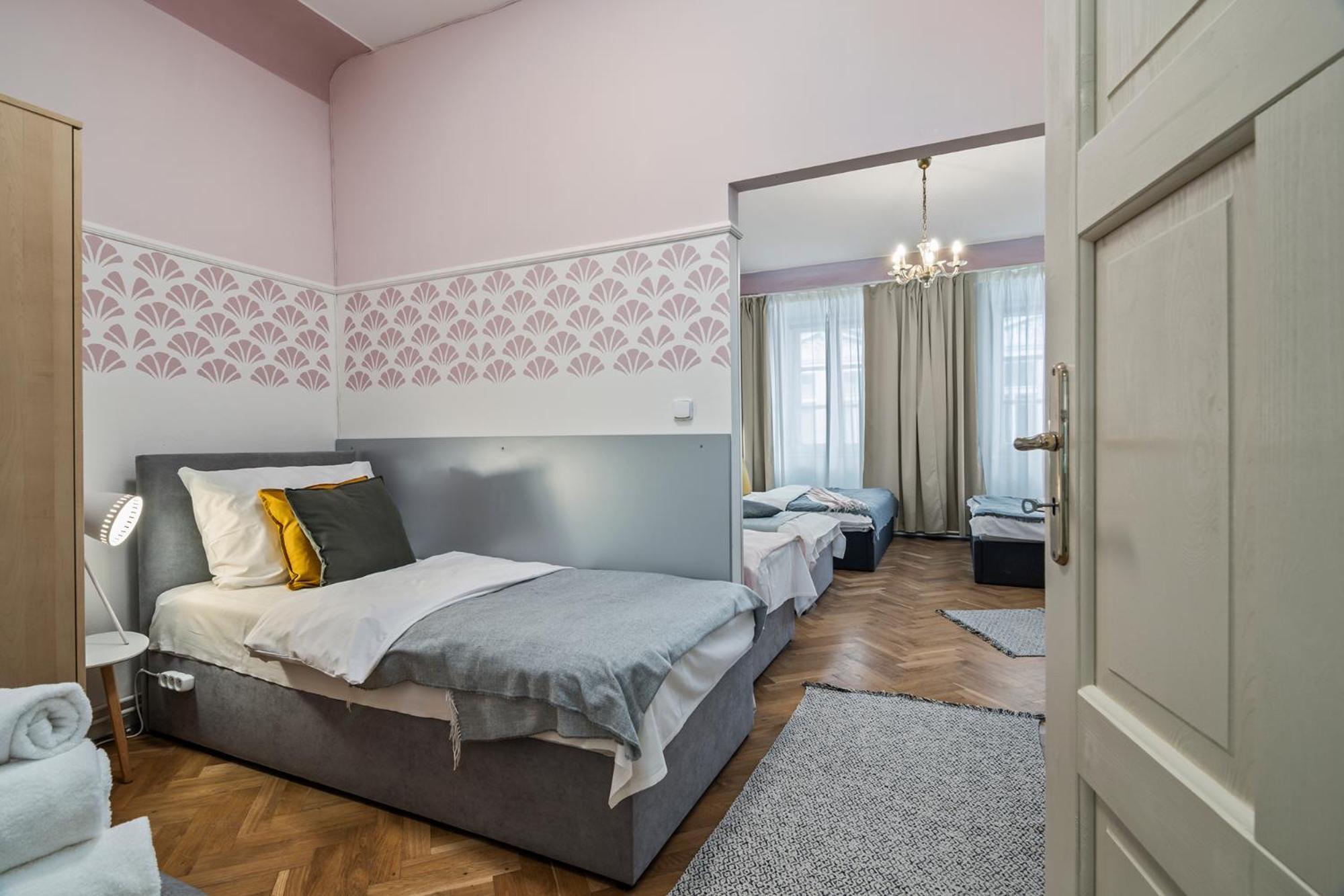 Charles Bridge Historical Apts By Michal&Friends Прага Екстериор снимка
