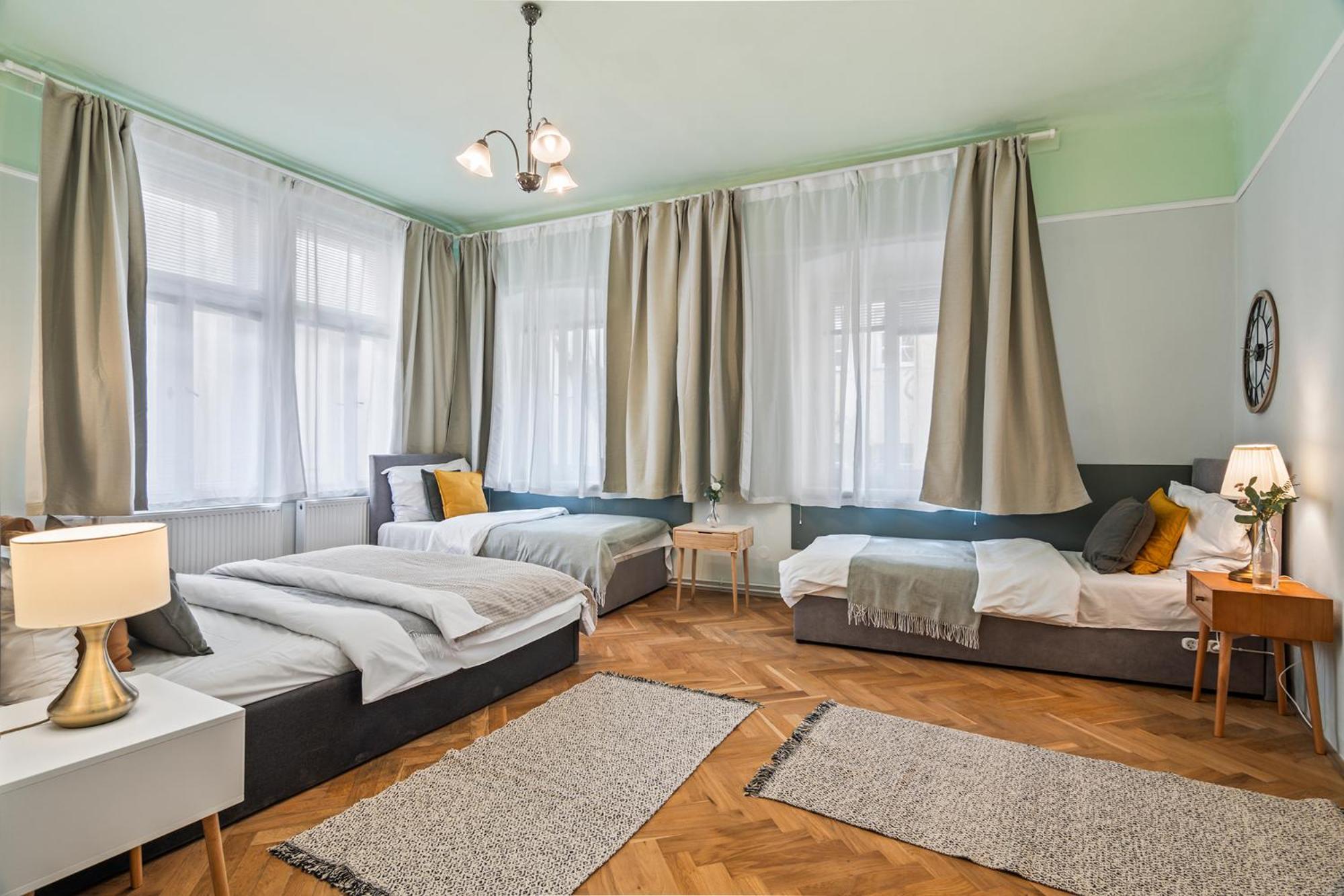 Charles Bridge Historical Apts By Michal&Friends Прага Екстериор снимка