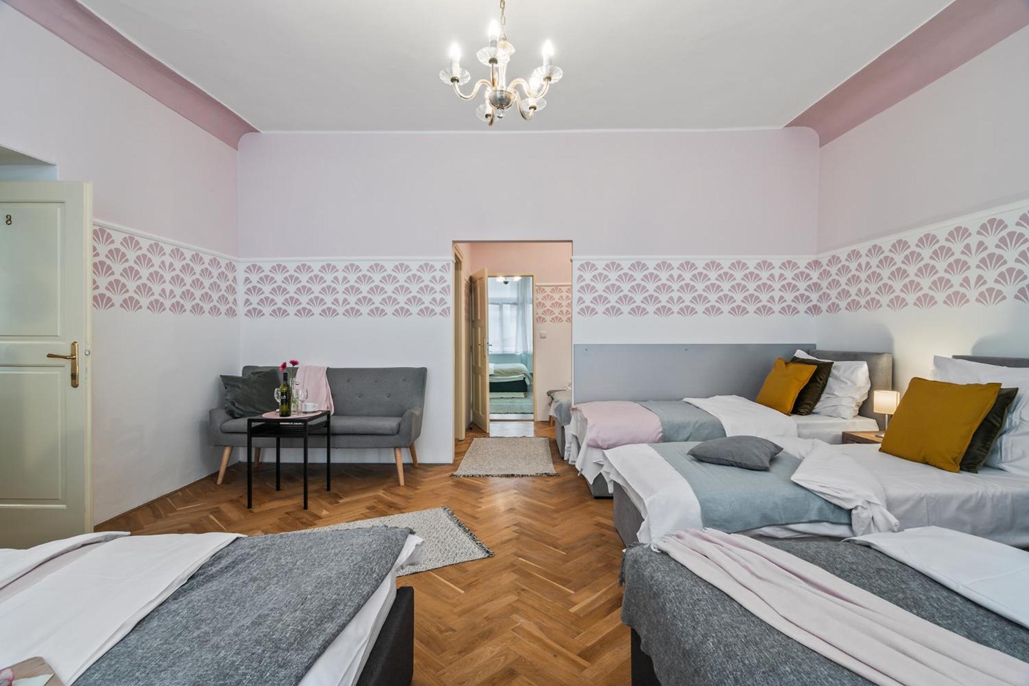 Charles Bridge Historical Apts By Michal&Friends Прага Екстериор снимка