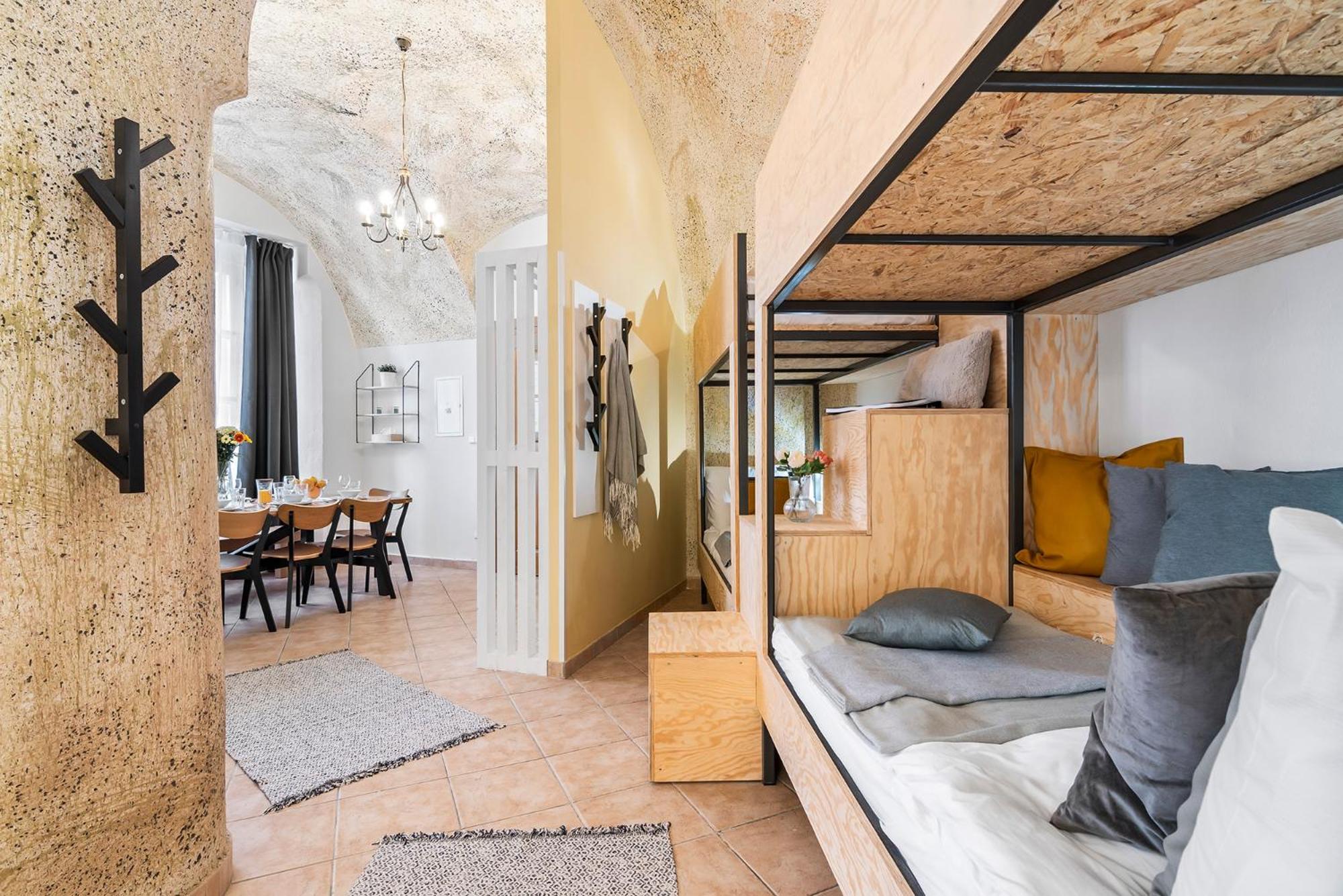 Charles Bridge Historical Apts By Michal&Friends Прага Екстериор снимка